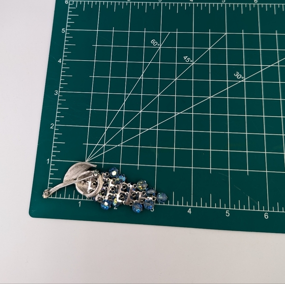 Vintage Silver Tone Articulated AB Blue Glass Beads Flower/Grape Branch Brooch - Picture 12 of 12